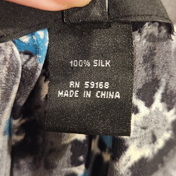 Karen Kane 100% Silk Short Puff Sleeve V-Neck Embellished Blouse SZ X-Small - Picture 4 of 10